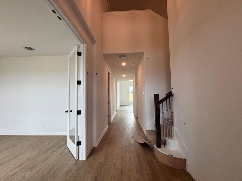 Spacious, unfurnished interior of a new home in Ashland, Angleton (Image 15).