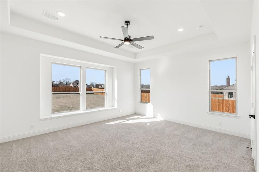Spacious, unfurnished interior of a new home in Crystal Lake Estates, Red Oak (Image 15).