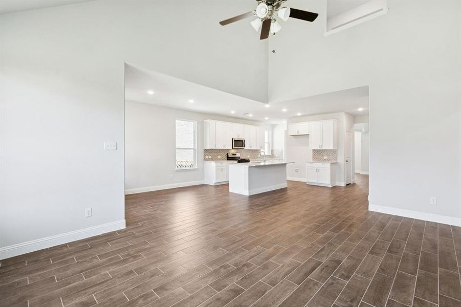 Spacious, unfurnished interior of a new home in Venetian, Celina (Image 13).