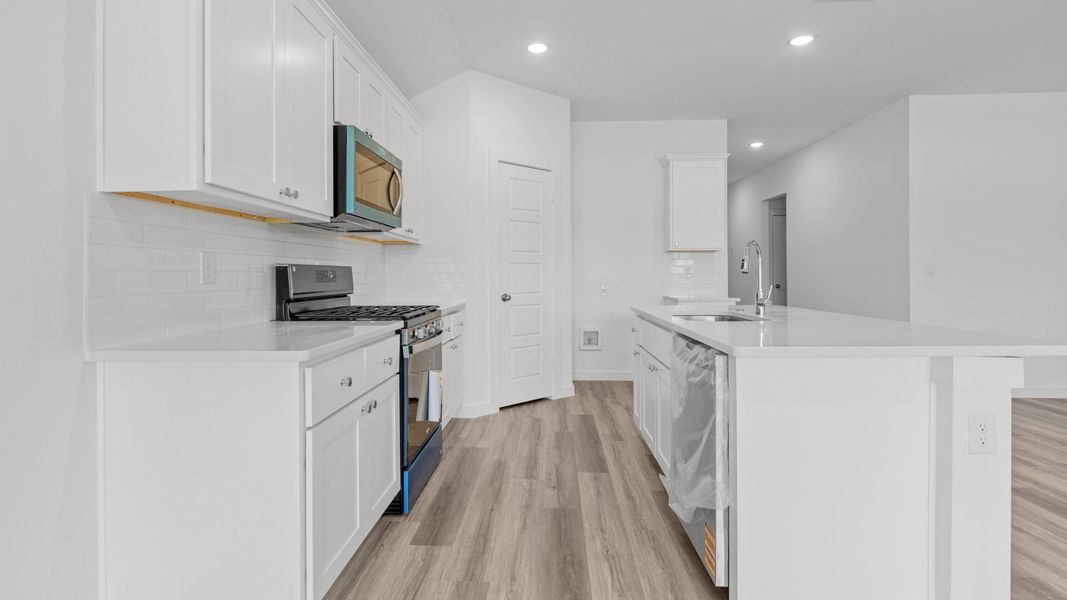 Image 18 representing the The Easton by D.R. Horton in Overlook West, Wolfforth, TX.