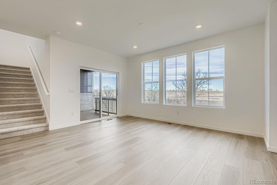 Spacious, unfurnished interior of a new home in Parterre, Thornton (Image 10).