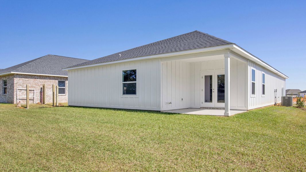 Exterior details and patio area of a home in Seminole Bend, Pensacola (Image 4).