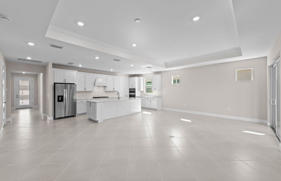 Spacious, unfurnished interior of a new home in Del Webb Oak Creek, North Fort Myers (Image 16).