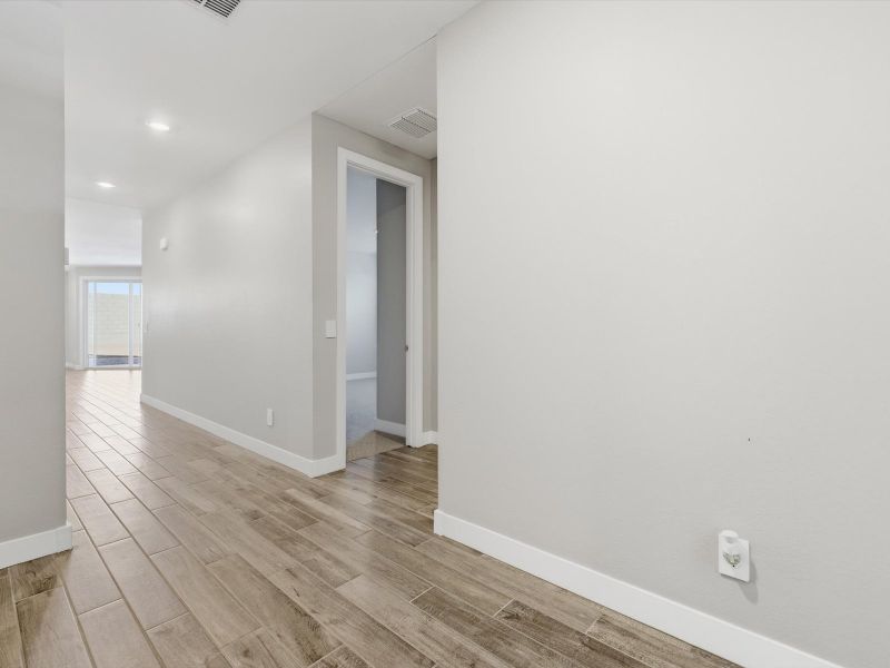 Spacious, unfurnished interior of a new home in Legacy Place, Glendale (Image 14).