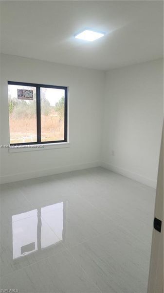 Spacious, unfurnished interior of a new home in , Lehigh Acres (Image 17).