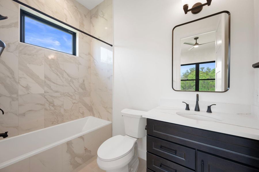 Spacious, unfurnished interior of a new home in , Horseshoe Bay (Image 37).