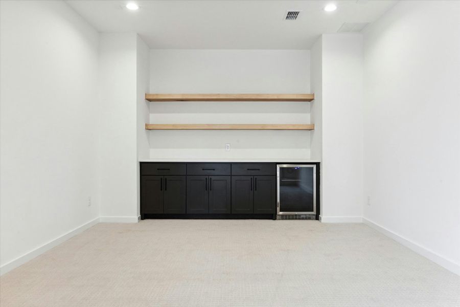 Image 8 of a home in .