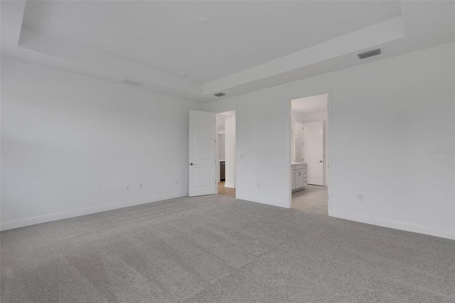 Spacious, unfurnished interior of a new home in Hawkstone, Sarasota (Image 69).