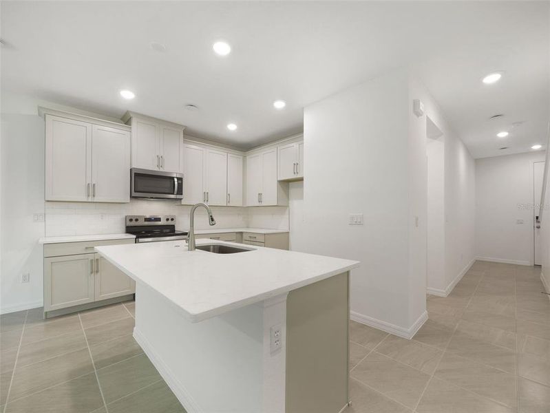 Furnished interior view inside a new home in Towns at Greenleaf, Oviedo (Image 7).