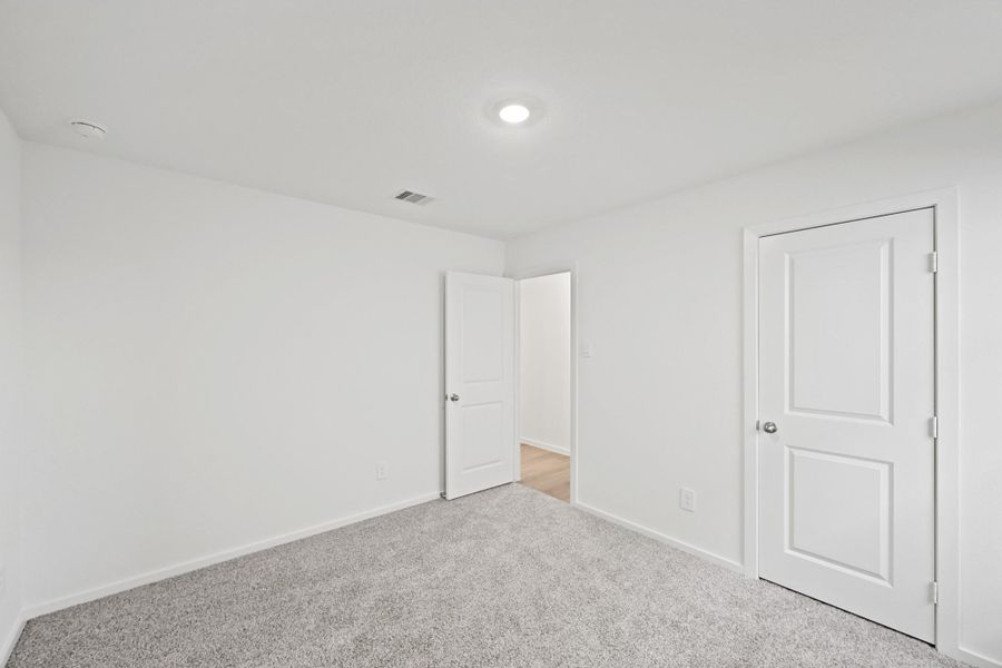 Spacious, unfurnished interior of a new home in Lexington Heights, Willis (Image 11).