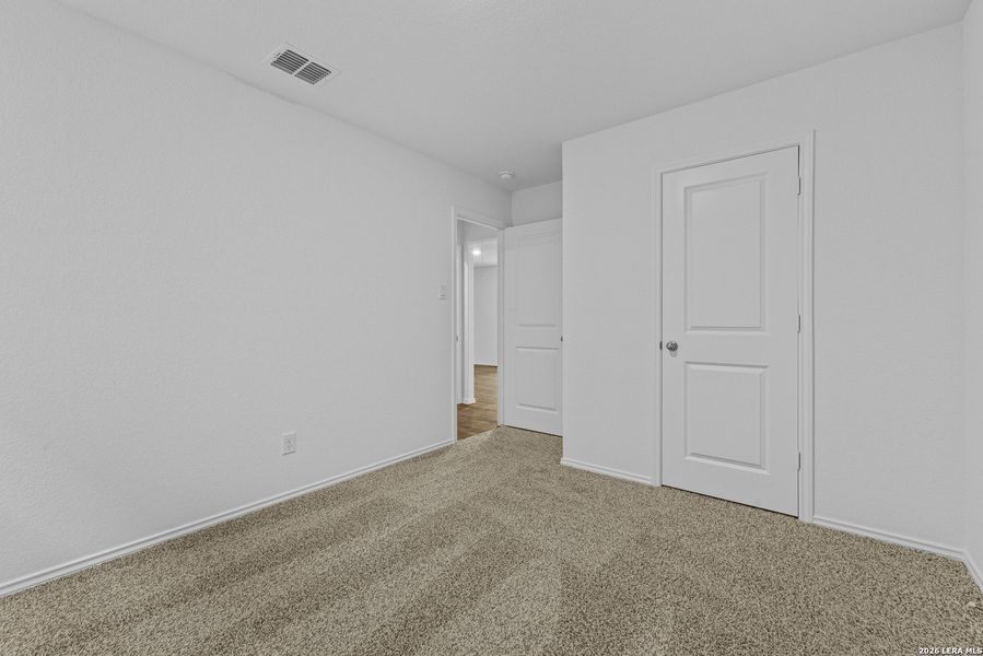 Spacious, unfurnished interior of a new home in Avenida, Converse (Image 18).