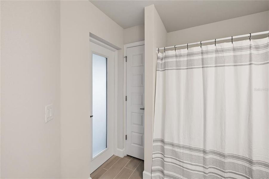 Spacious, unfurnished interior of a new home in , Port Charlotte (Image 22).
