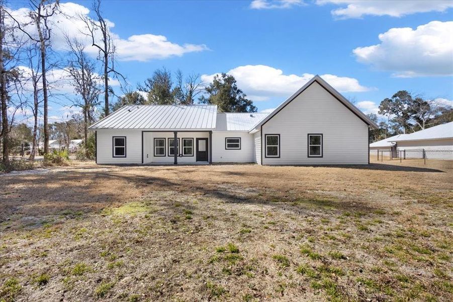 Exterior details and patio area of a home in , Fanning Springs (Image 28).