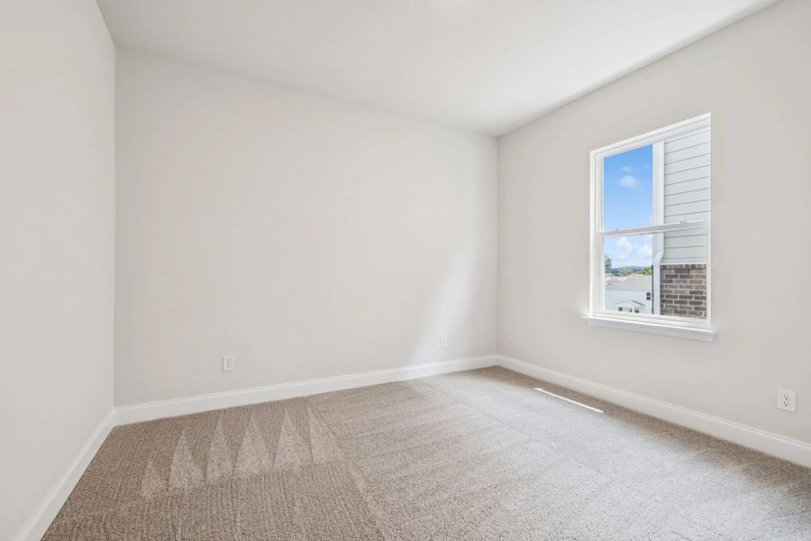 Spacious, unfurnished interior of a new home in Cades Bluff, Lebanon (Image 31).