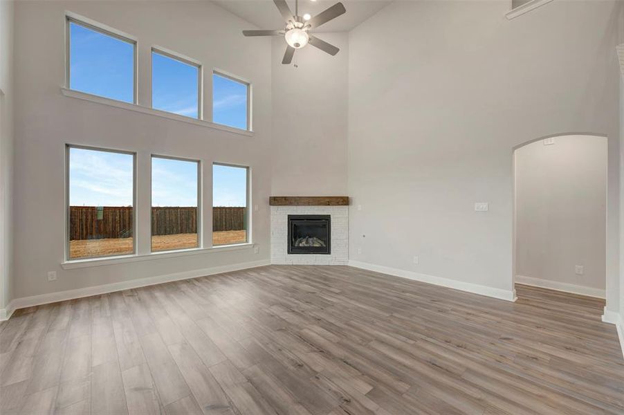 Spacious, unfurnished interior of a new home in Myrtle Creek, Waxahachie (Image 32). Spacious, unfurnished interior of a new home in Myrtle Creek, Waxahachie (Image 32).