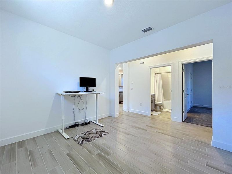 Spacious, unfurnished interior of a new home in , Wesley Chapel (Image 22).