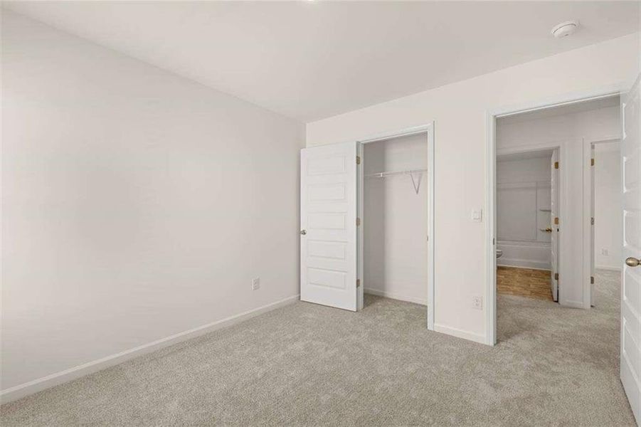 Spacious, unfurnished interior of a new home in Shoal Creek, Hampton (Image 8).