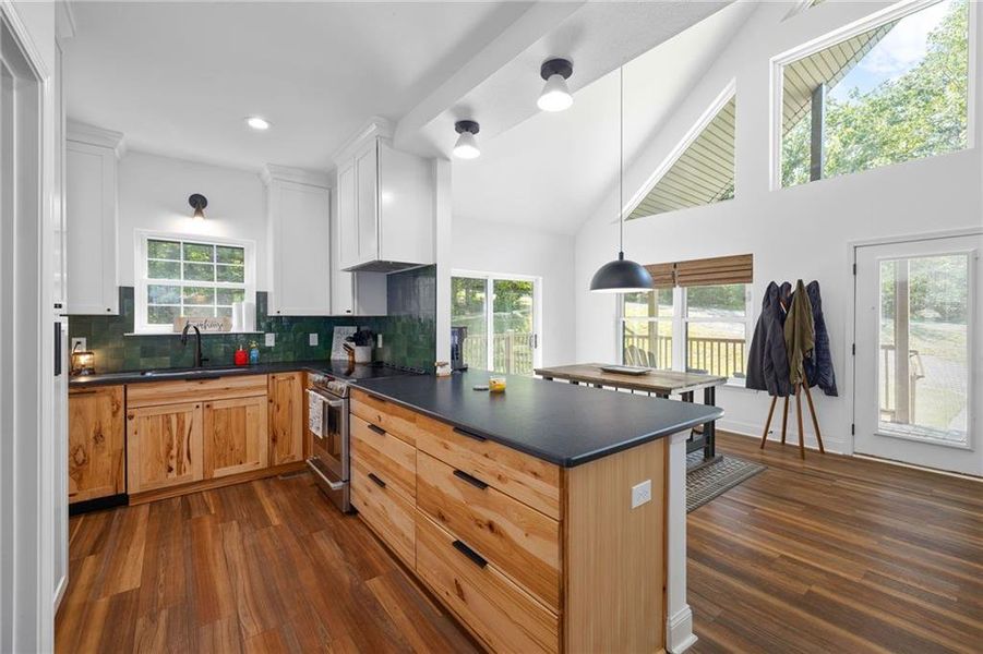 Furnished interior view inside a new home in , Jasper (Image 17).