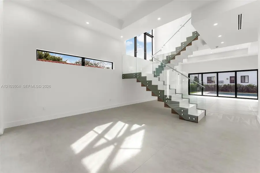 Spacious, unfurnished interior of a new home in , Miami (Image 24).