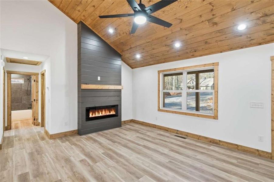 Spacious, unfurnished interior of a new home in , Ellijay (Image 36).