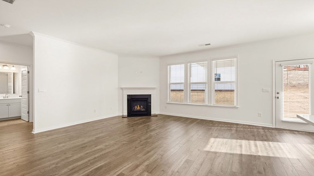 Spacious, unfurnished interior of a new home in Evergreen Crossing, Locust Grove (Image 17).