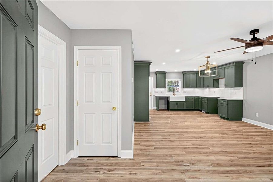 Spacious, unfurnished interior of a new home in , Atlanta (Image 15).