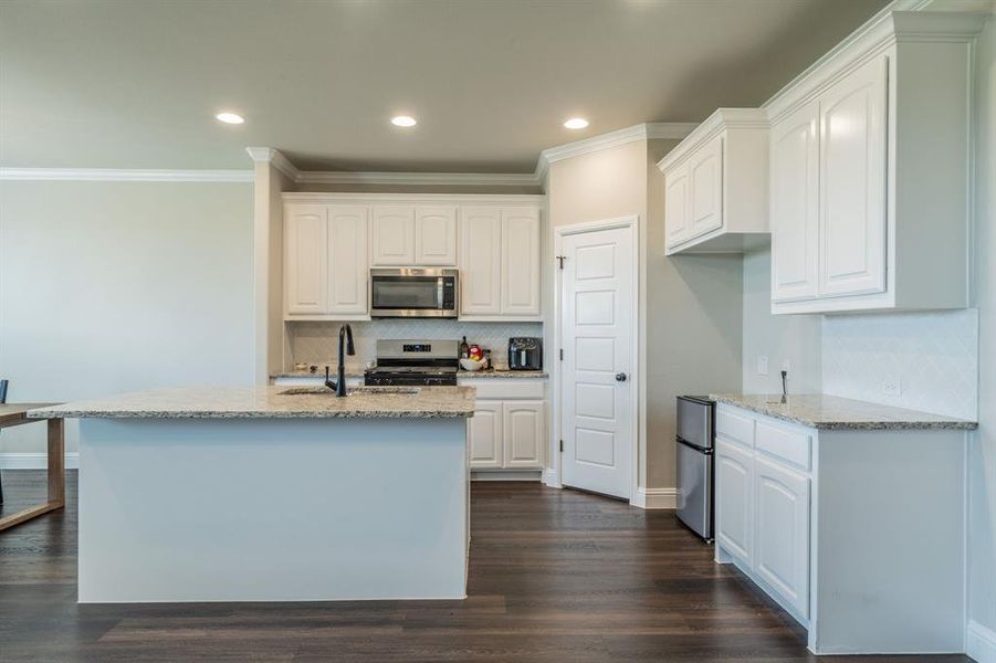 Furnished interior view inside a new home in , Alvarado (Image 5).