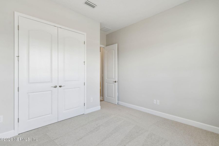 Spacious, unfurnished interior of a new home in Sandy Ridge, Yulee (Image 13).