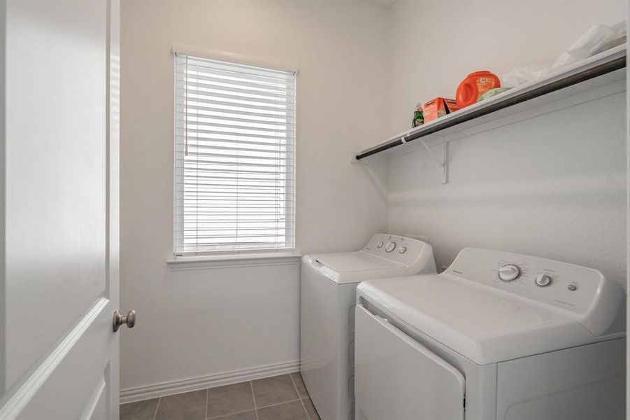 Furnished interior view inside a new home in , Northlake (Image 14).