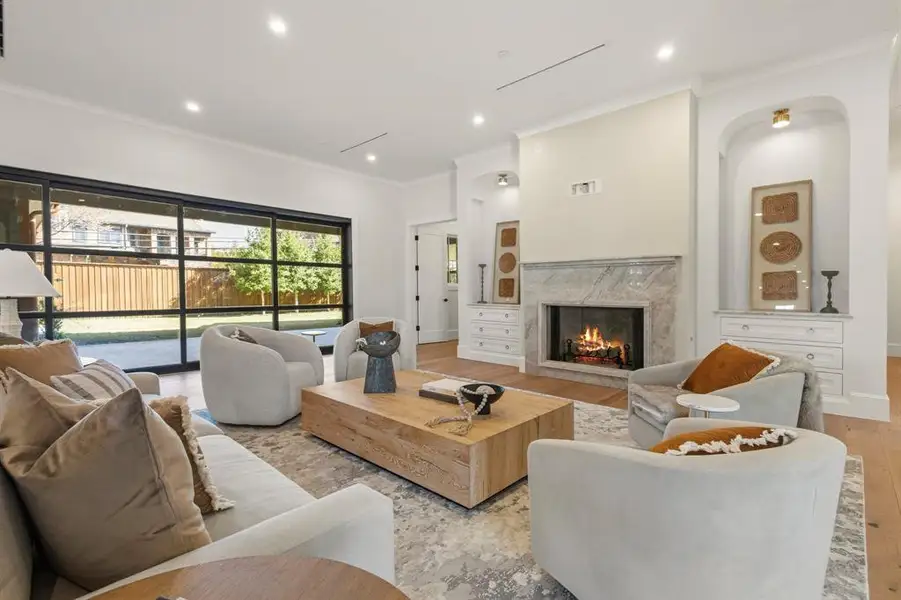Furnished interior view inside a new home in , Dallas (Image 10).