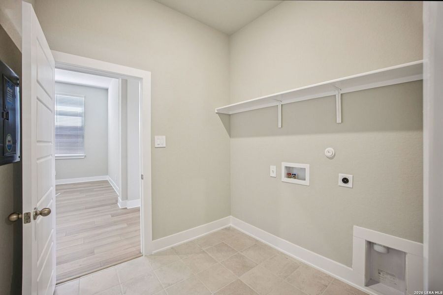 Spacious, unfurnished interior of a new home in Sagebrooke - Classic Series, San Antonio (Image 34).