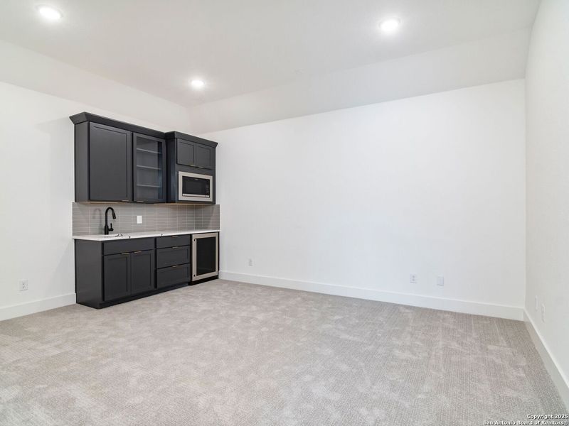 Spacious, unfurnished interior of a new home in Verandas at the Rim, San Antonio (Image 24).