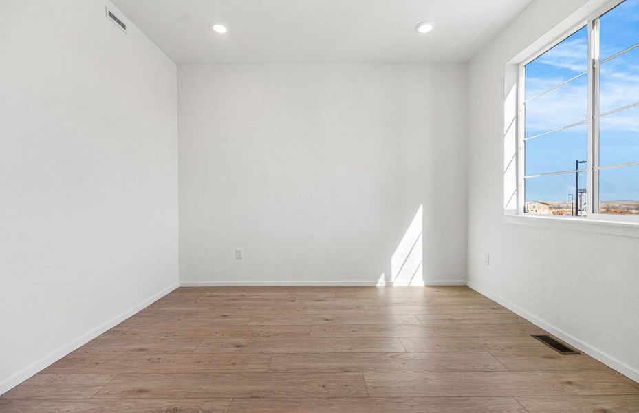 Spacious, unfurnished interior of a new home in Harvest Crossing, Aurora (Image 39).