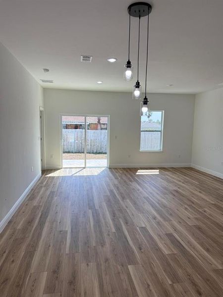 Spacious, unfurnished interior of a new home in , Ocala (Image 8).