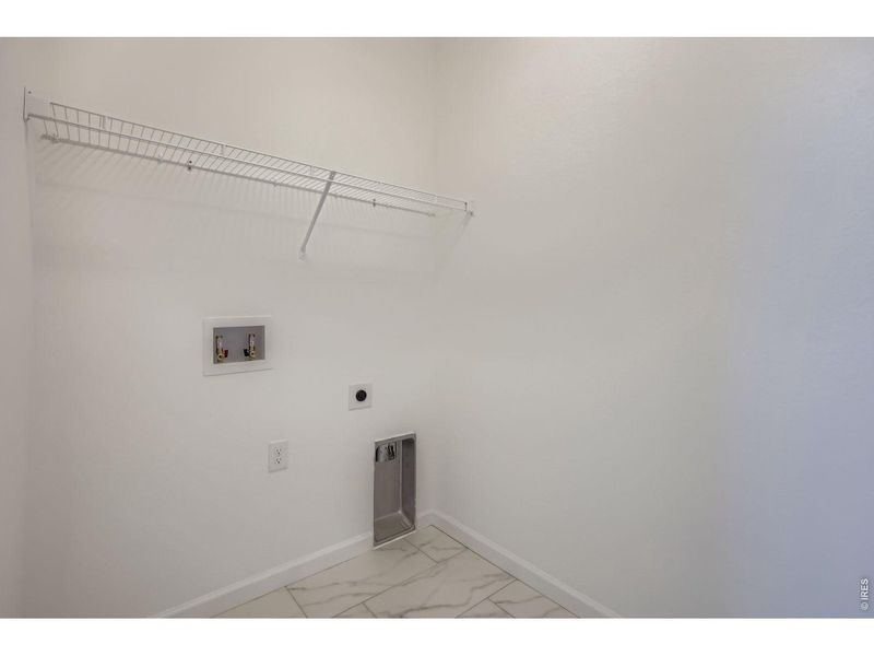 Spacious, unfurnished interior of a new home in Country Club Reserve, Fort Collins (Image 36).