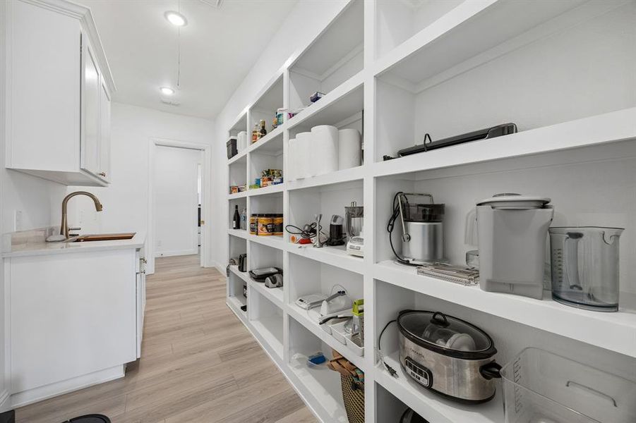 Furnished interior view inside a new home in , Northlake (Image 31).