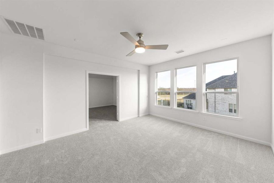 Spacious, unfurnished interior of a new home in Park Hills, Rockwall (Image 22).
