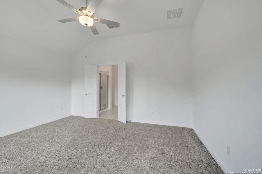 Spacious, unfurnished interior of a new home in Park Place, New Braunfels (Image 40).