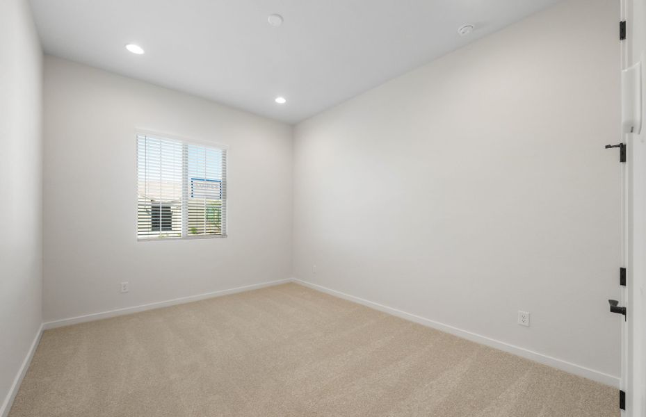 Spacious, unfurnished interior of a new home in Soleo, San Tan Valley (Image 21).