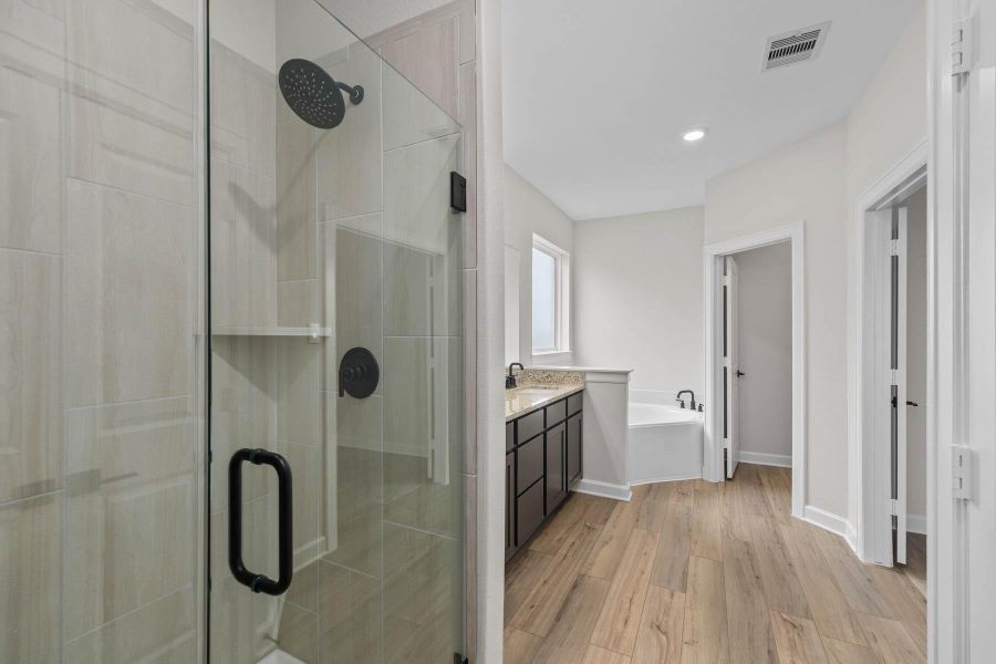 Furnished interior view inside a new home in Lago Mar, Texas City (Image 3).