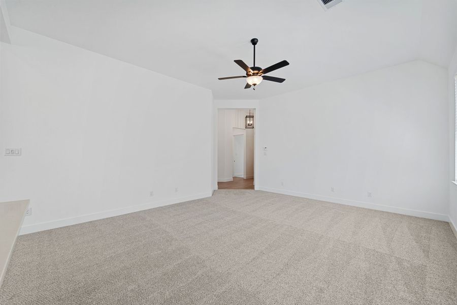 Spacious, unfurnished interior of a new home in Brookewater, Rosenberg (Image 17).