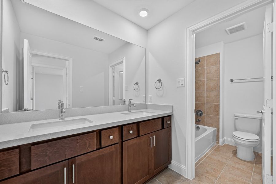 Furnished interior view inside a new home in Madero 50s, Fort Worth (Image 11).
