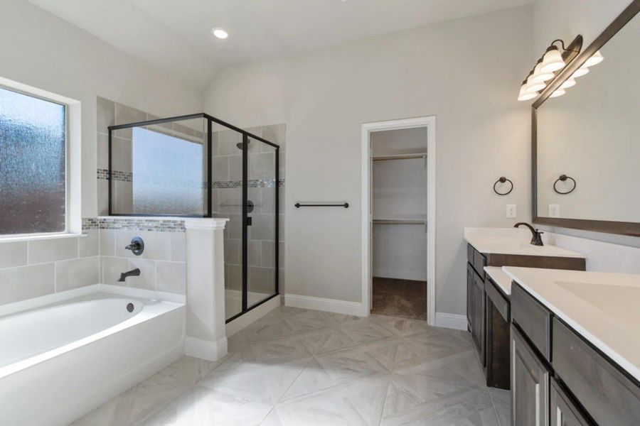 Primary Bathroom | Concept 2555 at Massey Meadows in Midlothian, TX by Landsea Homes