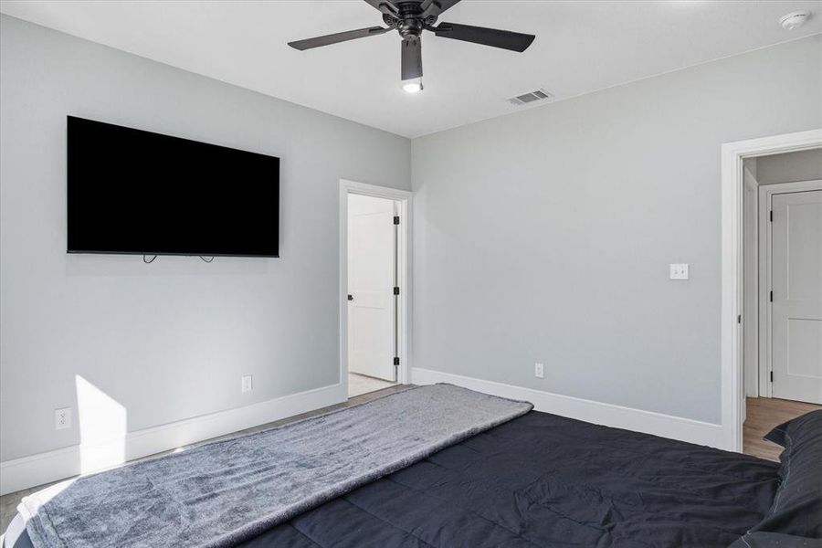 Spacious, unfurnished interior of a new home in , Emory (Image 22).