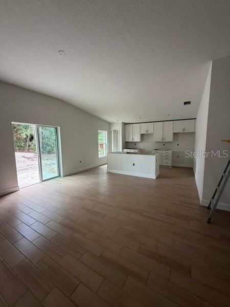 Spacious, unfurnished interior of a new home in , Winter Haven (Image 11).
