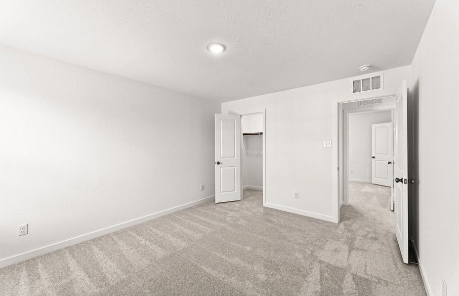 Spacious, unfurnished interior of a new home in Sonterra, Jarrell (Image 39).