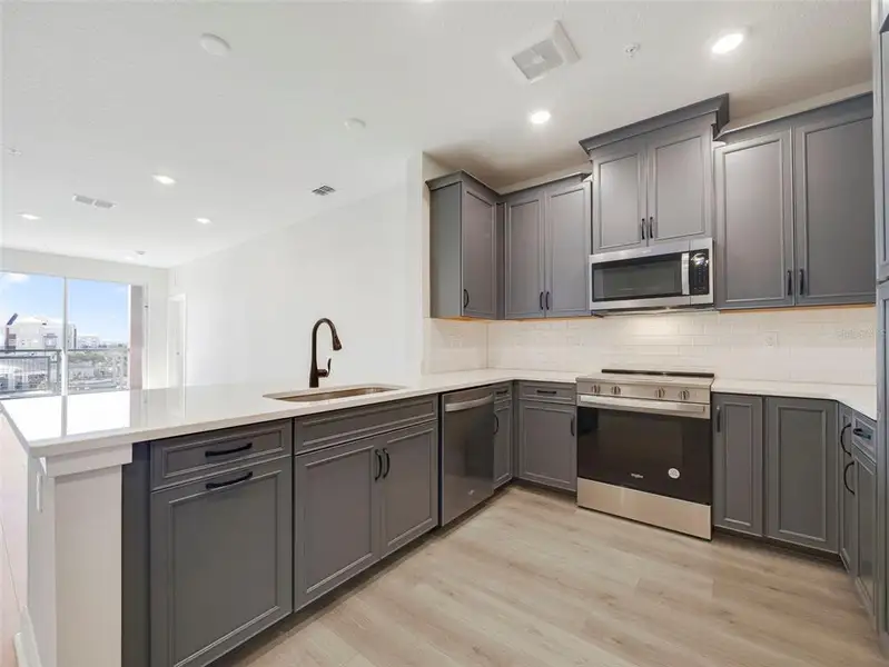 Furnished interior view inside a new home in , Orlando (Image 9).