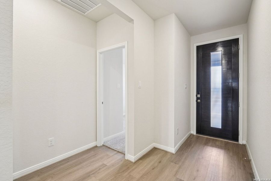 Spacious, unfurnished interior of a new home in Catalina, Converse (Image 18).