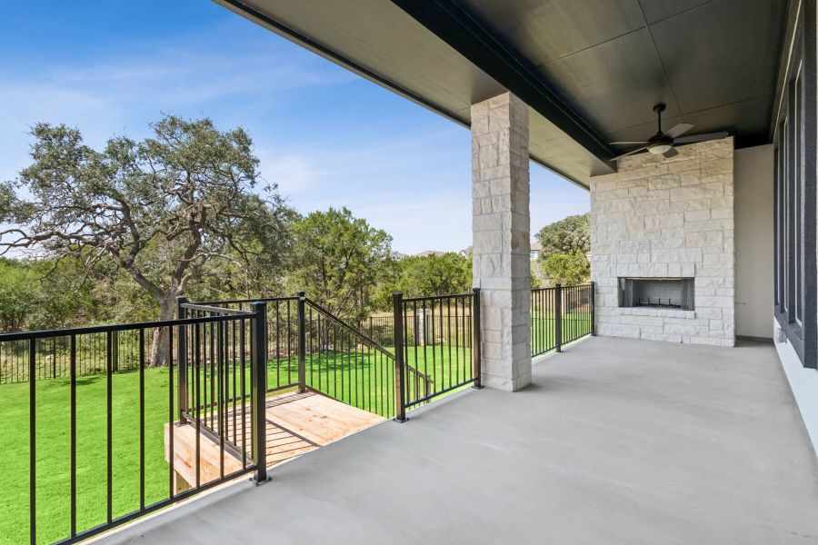 Exterior details and patio area of a home in La Cima, San Marcos (Image 4).