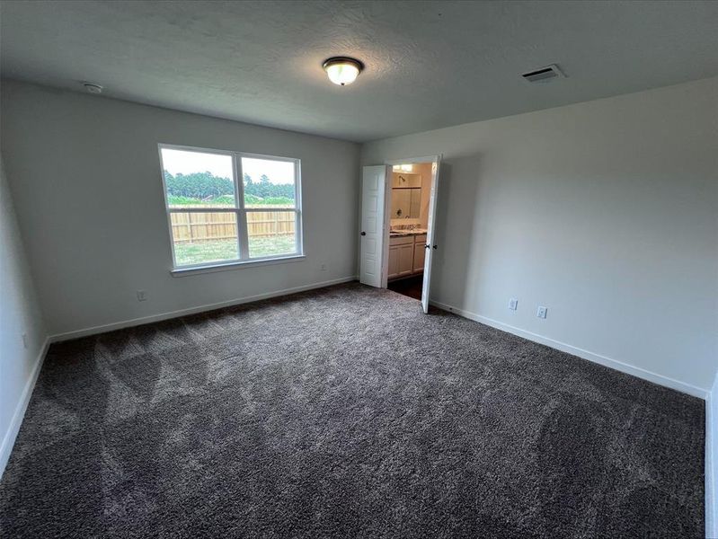 Spacious, unfurnished interior of a new home in Sterling Ridge, Huntsville (Image 20).